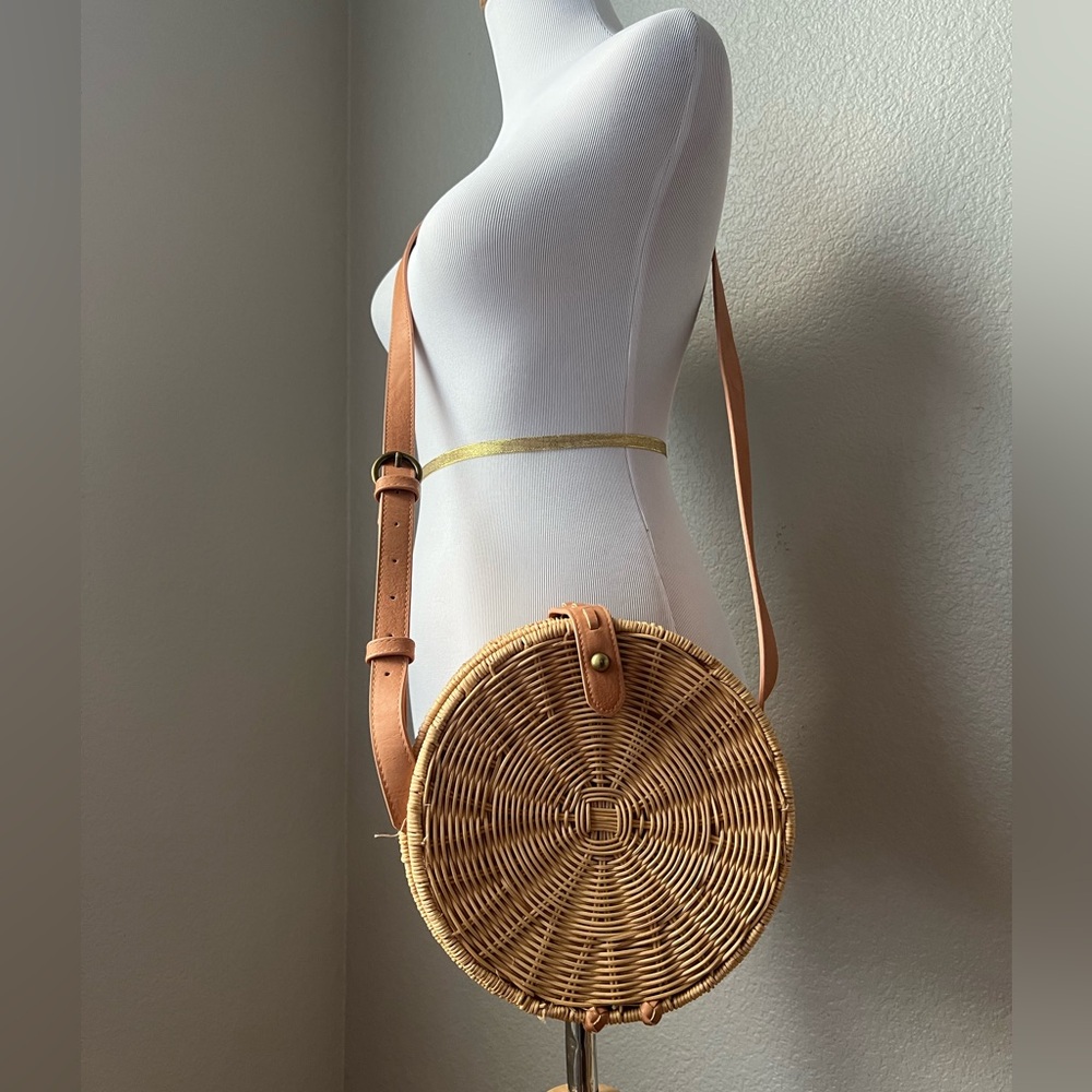 Universal Thread Round Wicker Crossbody Purse - image 1